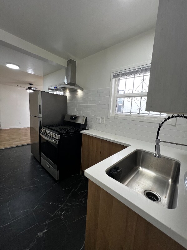 Building Photo - 1865 Pacific Ave