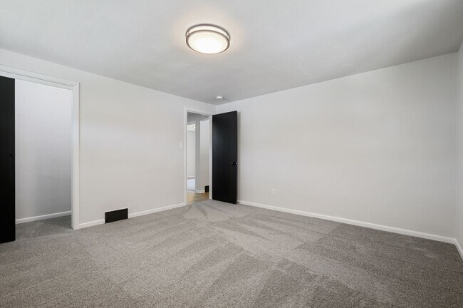 Foto del edificio - Stunning 3 bedroom home in West Mifflin available July 1!