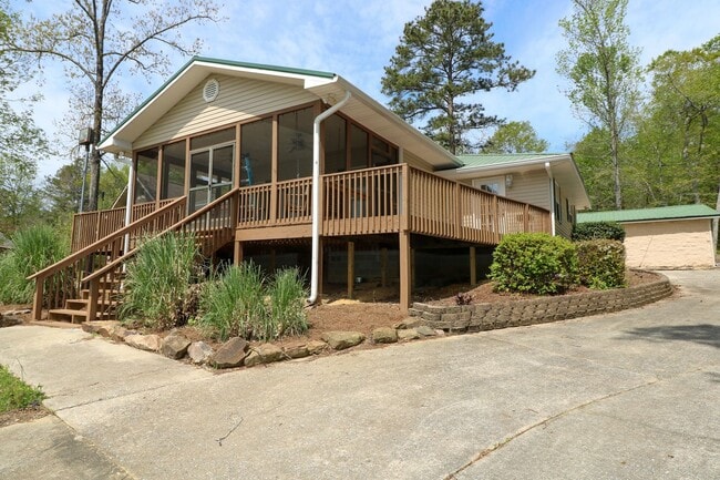 Building Photo - Wonderful Lake Home