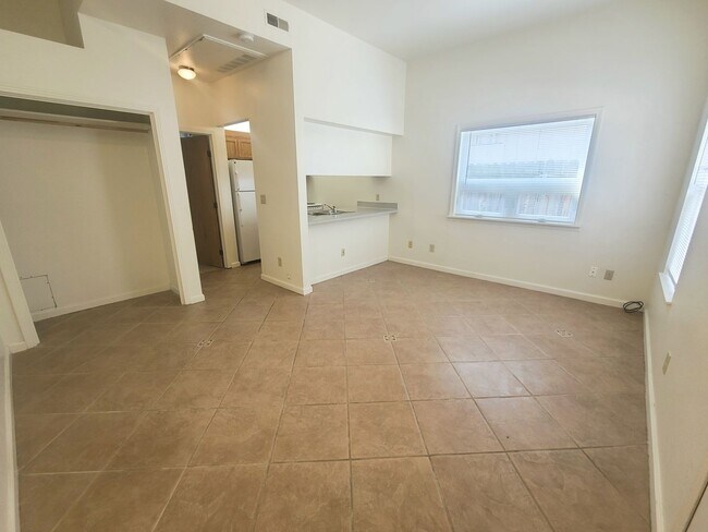 Foto del edificio - Perfect 1 bedroom 1 bath 6th & Hays Downto...