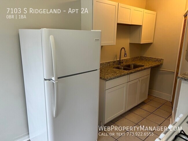 Building Photo - Studio with Granite, Remodeled Bath, Hardw...