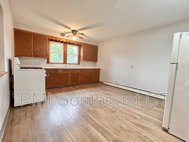 Building Photo - 91 Willowbrook St