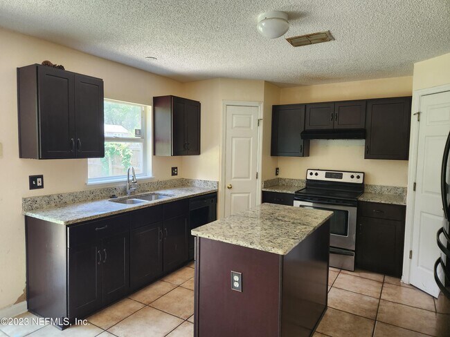Foto del edificio - 7431 Overland Park Blvd