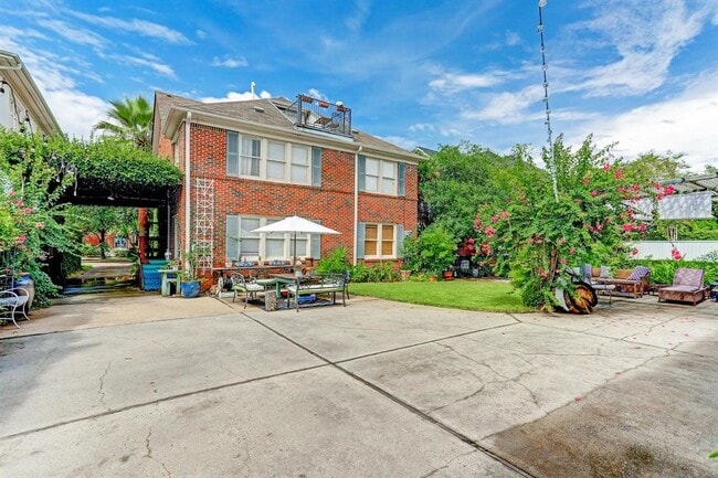 Building Photo - 2023 South Blvd