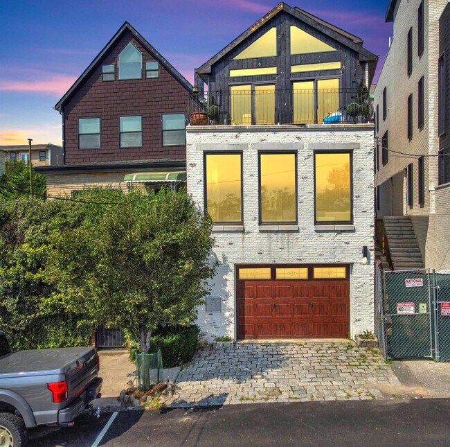 Building Photo - 336 Paterson Plank Rd