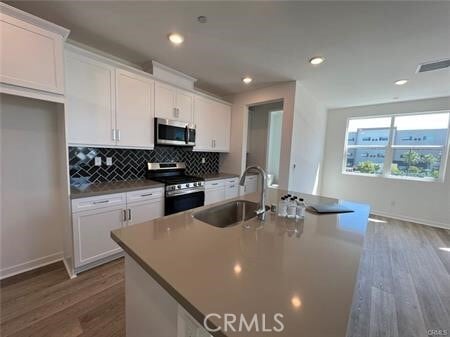 Building Photo - 947 N Divino Privado