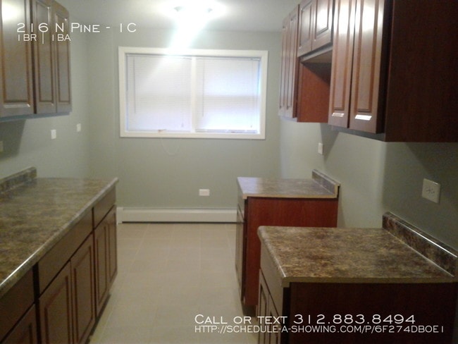 Building Photo - 216 N Pine Ave