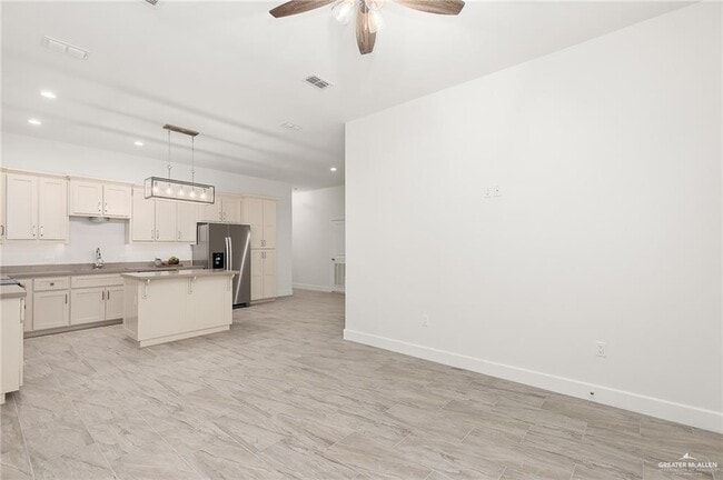 Building Photo - 2912 Allen Dr