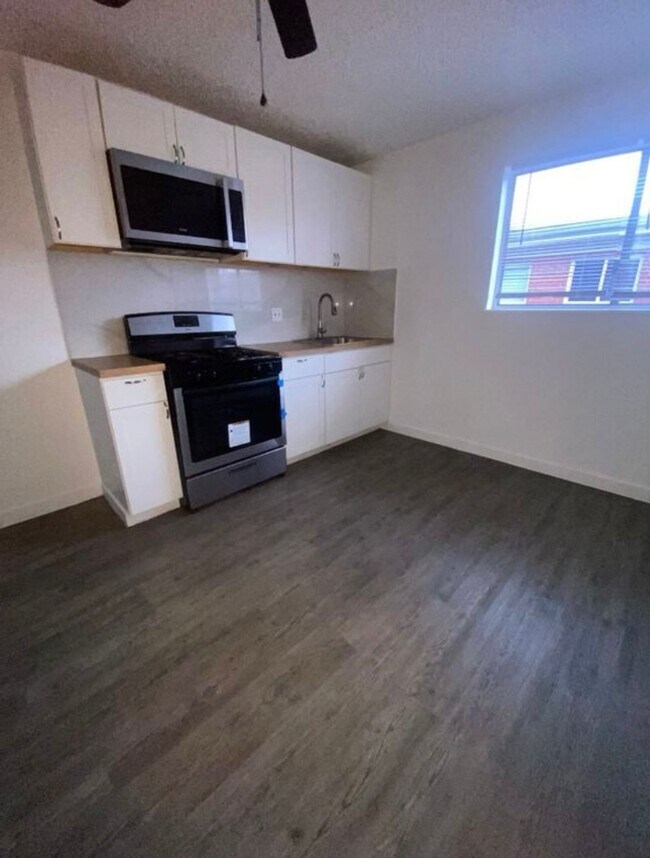 Building Photo - 815C Courtois