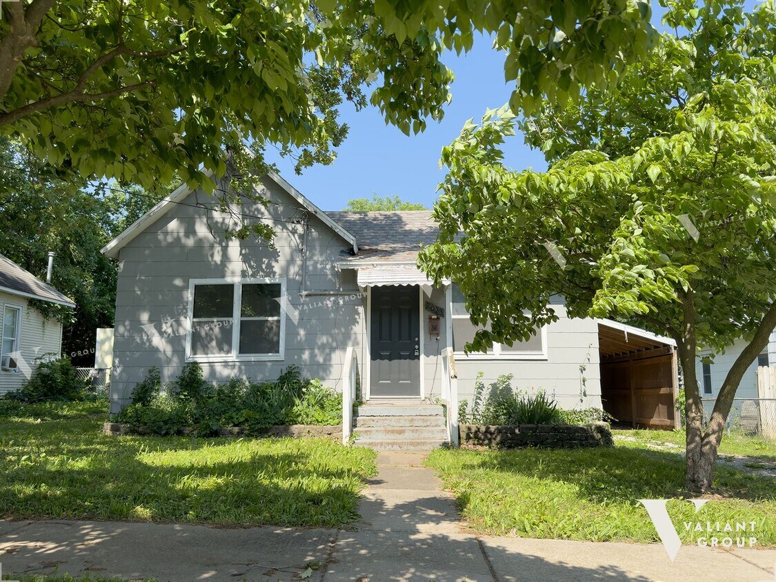 Primary Photo - Cozy 3 Bedroom, 1 Bathroom Home