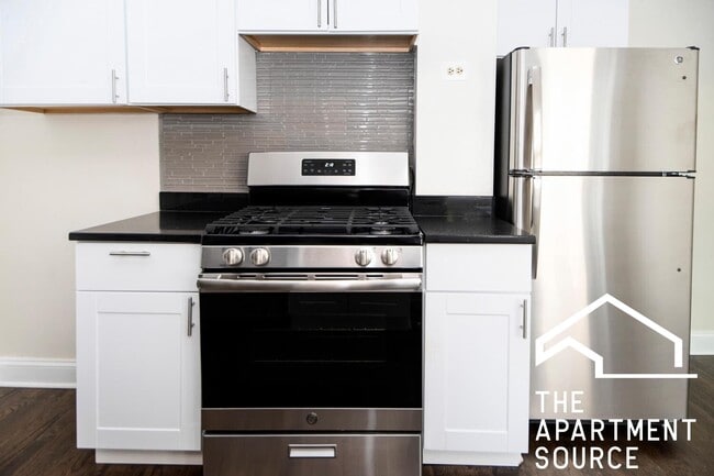 Foto del edificio - 3821 N Greenview Ave