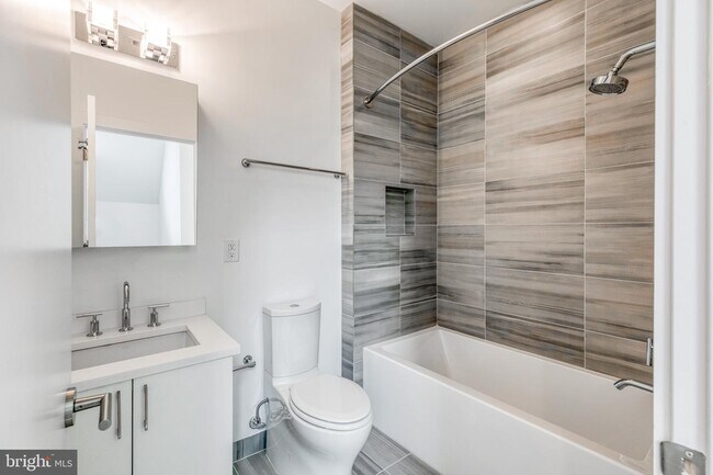 Building Photo - 844 N 3rd St