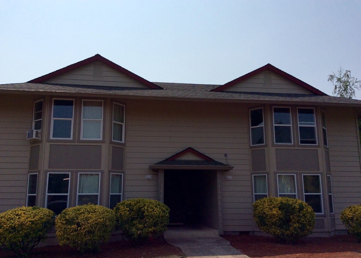 22845 SW Washington St Unit 2, Sherwood, OR 97140 Room for Rent in