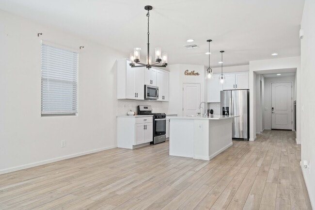 Foto del edificio - 12486 N Reeves Pl