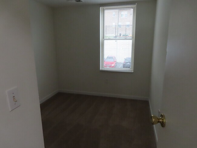 Building Photo - 2425 14th St NW