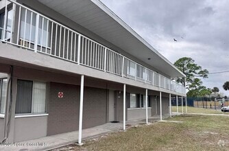 Building Photo - 800 N Fiske Blvd