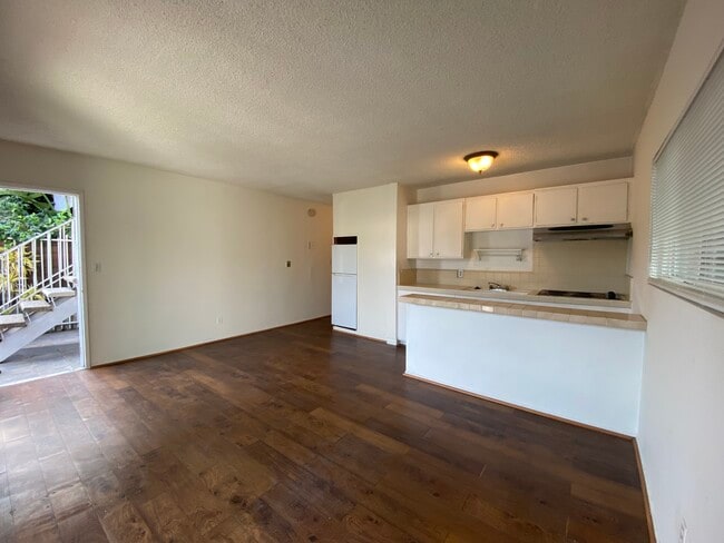 Building Photo - 239 Windward Ave