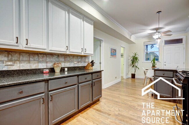 Foto del edificio - 2539 N Hamlin Ave