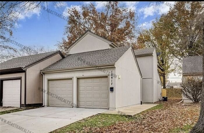 Primary Photo - Gorgeous Modern Shawnee Townhome-Available...