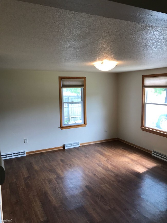 Building Photo - 2 br, 1 bath House - 2702 NE 46th Ave