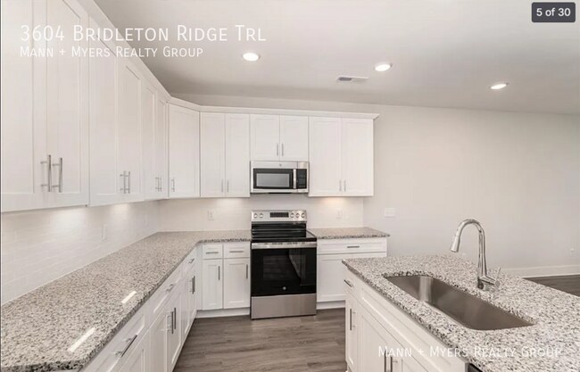 Foto del edificio - 3604 Bridleton Ridge Trail
