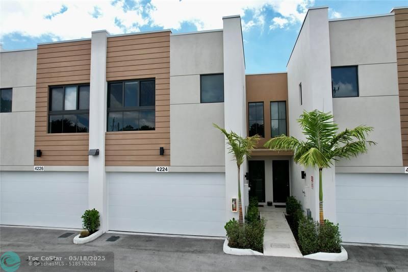 Foto principal - 4224 NE 7th Terrace