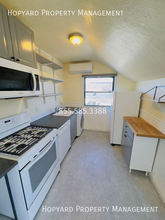 Building Photo - 828 Fifth Ave