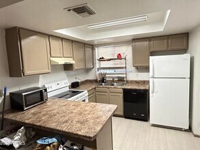 Building Photo - 422 W Pebble Beach Dr