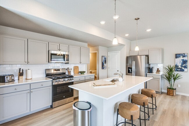 Foto del edificio - 8466 Blue Feather Lp