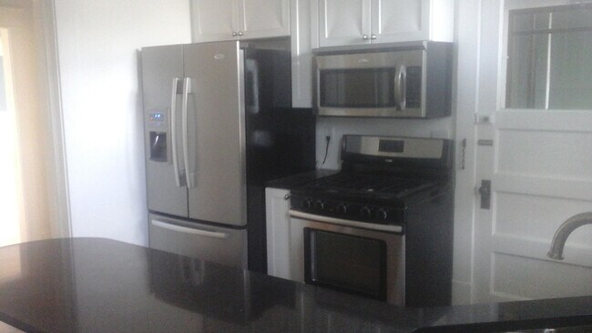 Foto del edificio - Large single family home in Westside neigh...