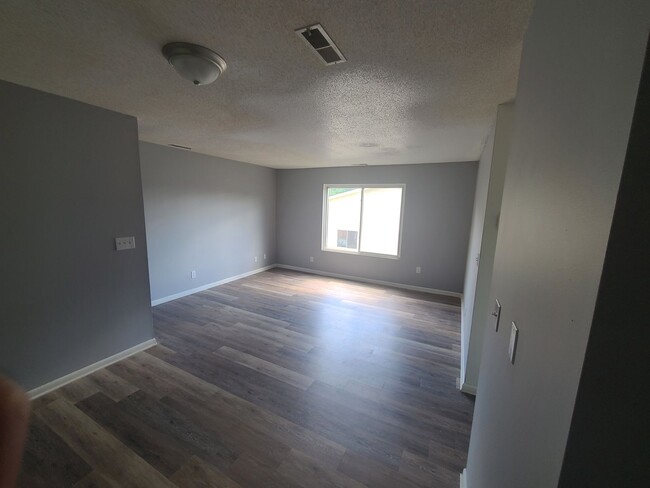 Building Photo - Great 2 bed 1 bath in Mayodan-View this ho...