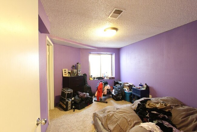 Foto del edificio - Spacious 3BR Lakewood Townhome w/ Bonus Sp...