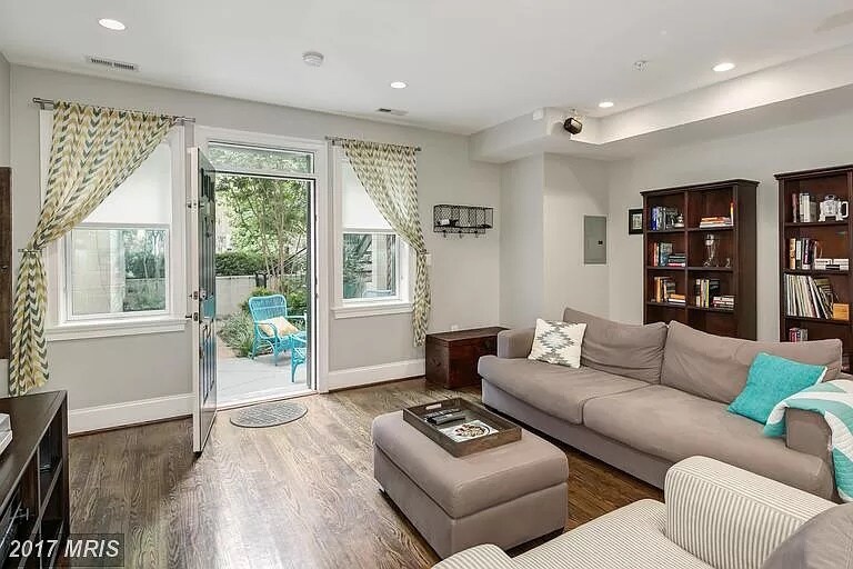 Living Room & Front - 2431 Ontario Rd NW