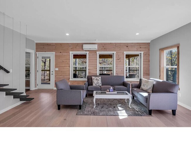 Building Photo - 761 Metal Ford Rd