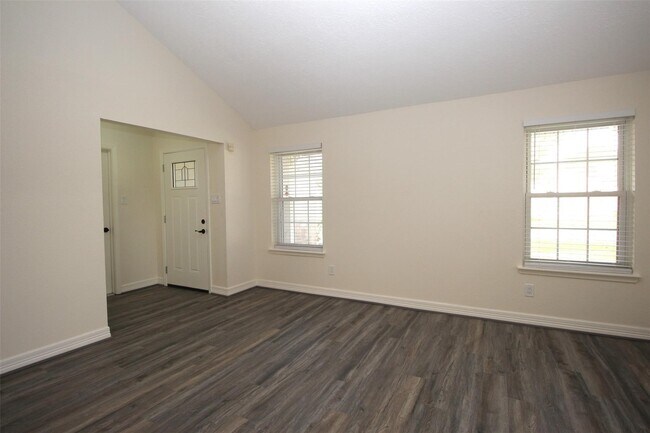 Foto del edificio - 805 Willow Creek Dr
