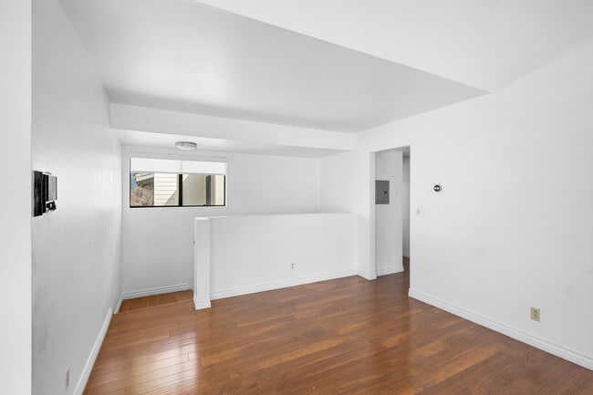 Building Photo - 10475 Newhome Ave