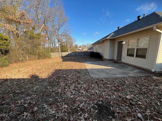 Building Photo - 44 Seminole Cir