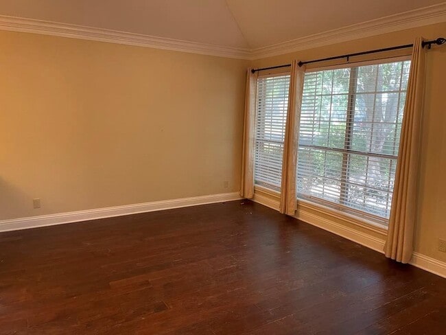 Foto del edificio - 1313 Nightingale Dr