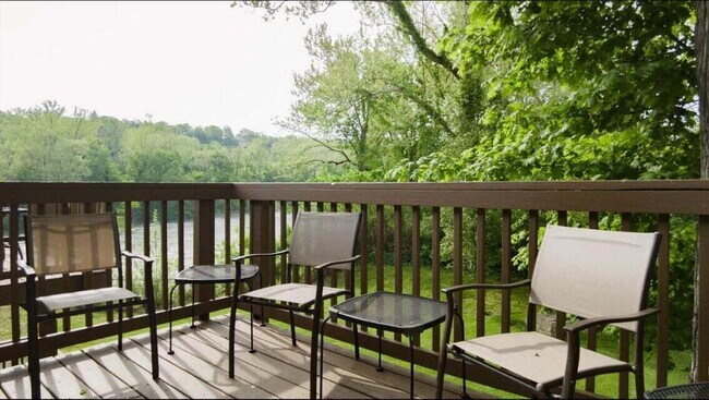 Foto del edificio - 420 Fall Creek Dr