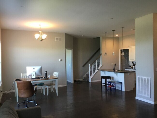 Building Photo - 3 br, 2 bath House - 65 KERRY CT