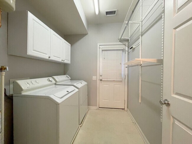 Foto del edificio - 2947 Castleberry Ct