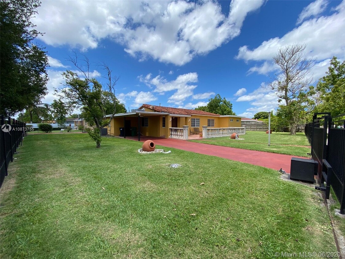 Primary Photo - 8261 SW 38th St