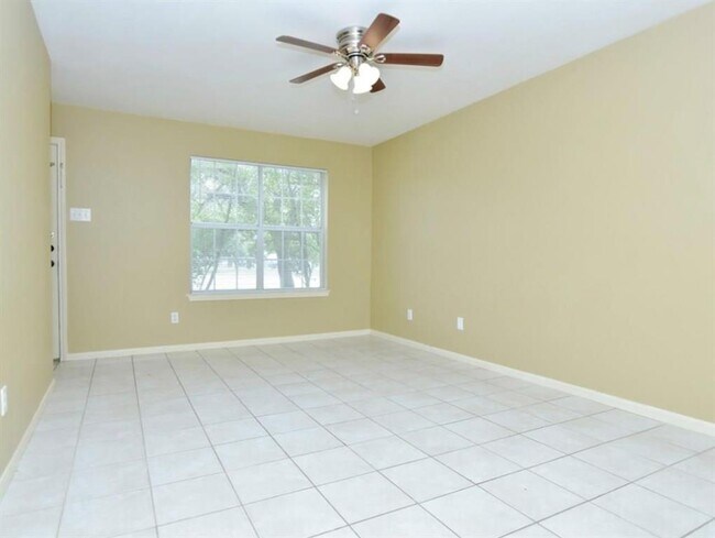 Foto del edificio - 554 E Cedar St