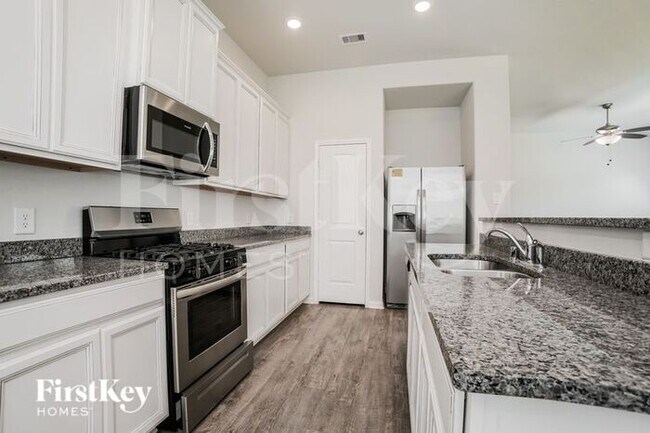 Foto del edificio - 10908 Independence Rd