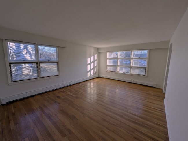 Living Rm - 44 Barrington Rd