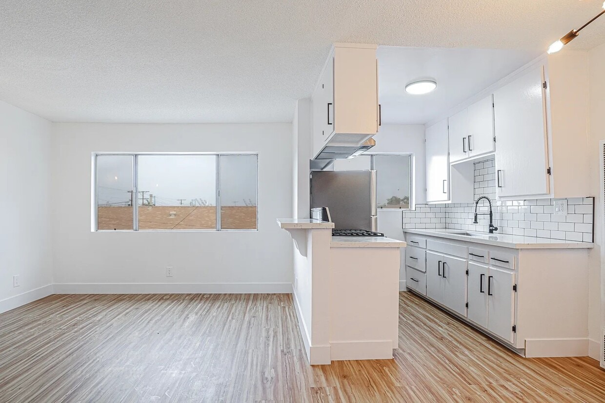 Foto principal - 230 N Grand Ave