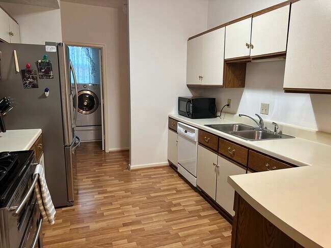 Foto del edificio - Townhouse in Chisel Run! Available Now