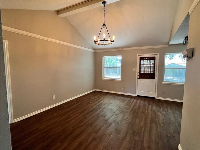 Foto del edificio - 1306 Gamma St