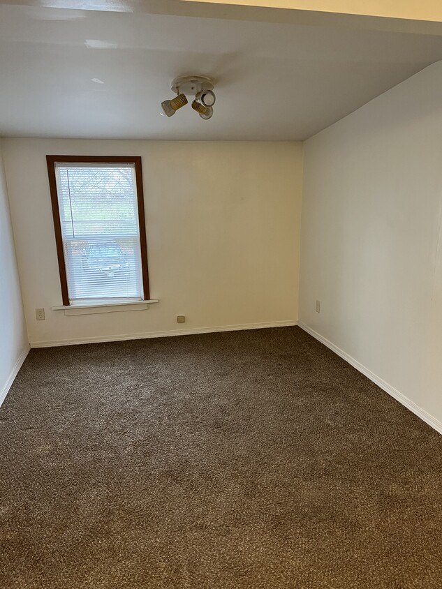 2418 S Chicago Ave Unit Apt. C, South Milwaukee, WI 53172 Apartments in South Milwaukee, WI