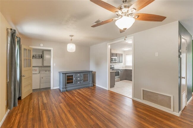 Foto del edificio - 718 Highland Pkwy